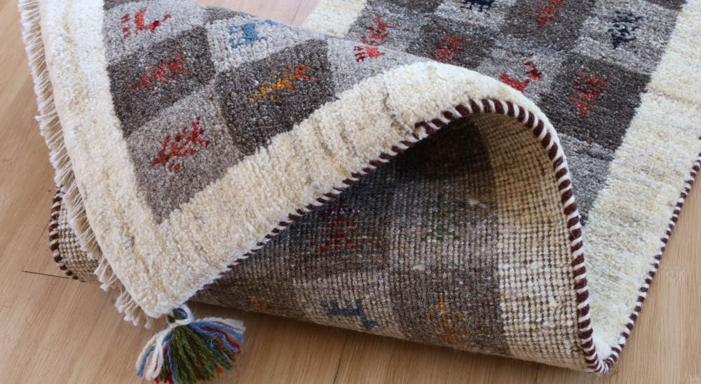 ギャッベ　116×43cm　角を曲げた様子