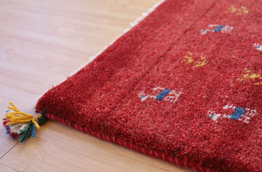 赤いギャッベ玄関マット　82×59cm　上から見た全体像