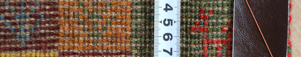 ギャッベミニマット　緑・チェス模様　60×43cm 裏面の織りの様子
