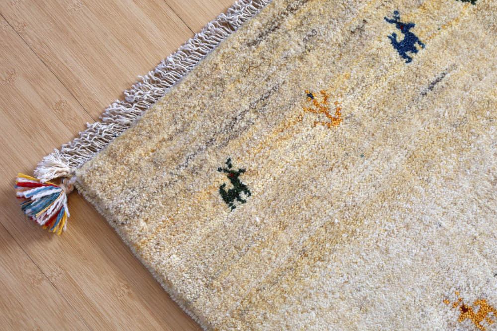 アイボリーのギャッベ玄関マット　85×59cm　上から見た全体像