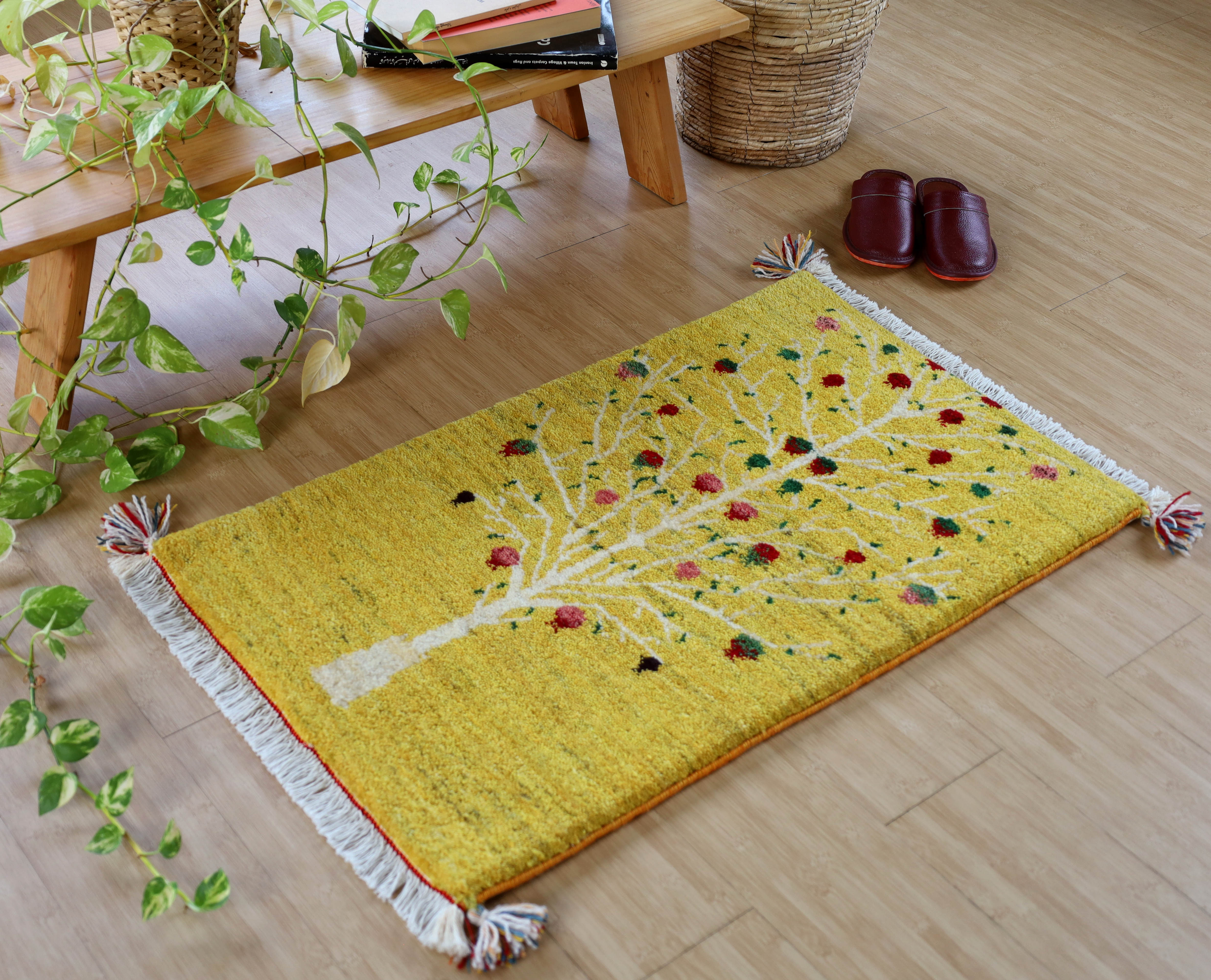 ギャッベ玄関マット（90×55cm）をナチュラルな色の床に敷いたところ