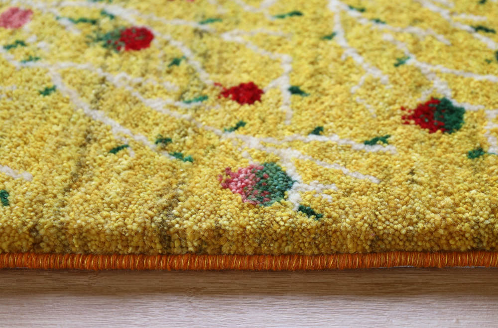ざくろの模様のギャッベ玄関マット　90×55cm　黄色　部分
