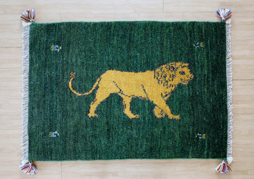 ギャッベ玄関マット　88×62cm　緑・黄色いライオン　上から見た全体像
