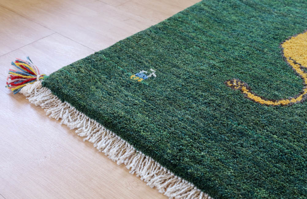 ギャッベ玄関マット　88×62cm　緑・黄色いライオン　部分