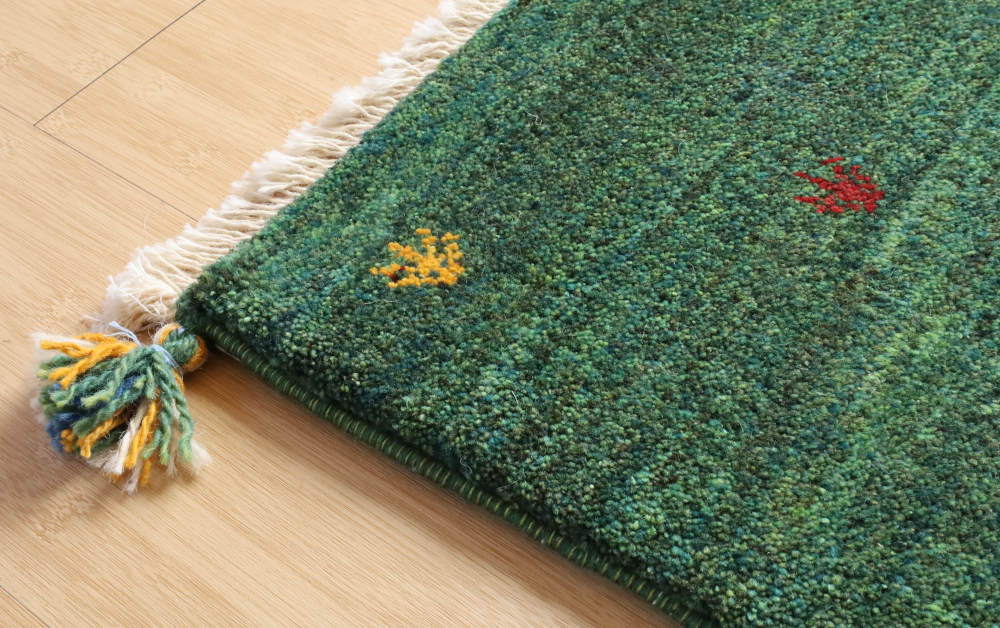 ギャッベ座布団の厚みや縁かがりの状態　