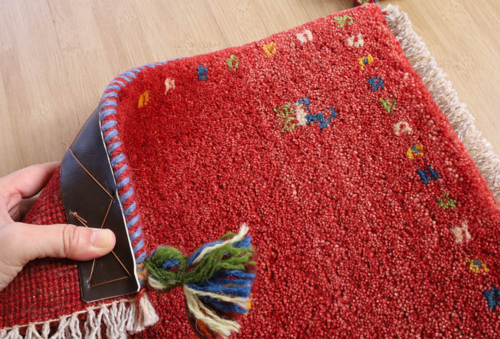 ギャッベ座布団の厚みや縁かがりの状態　