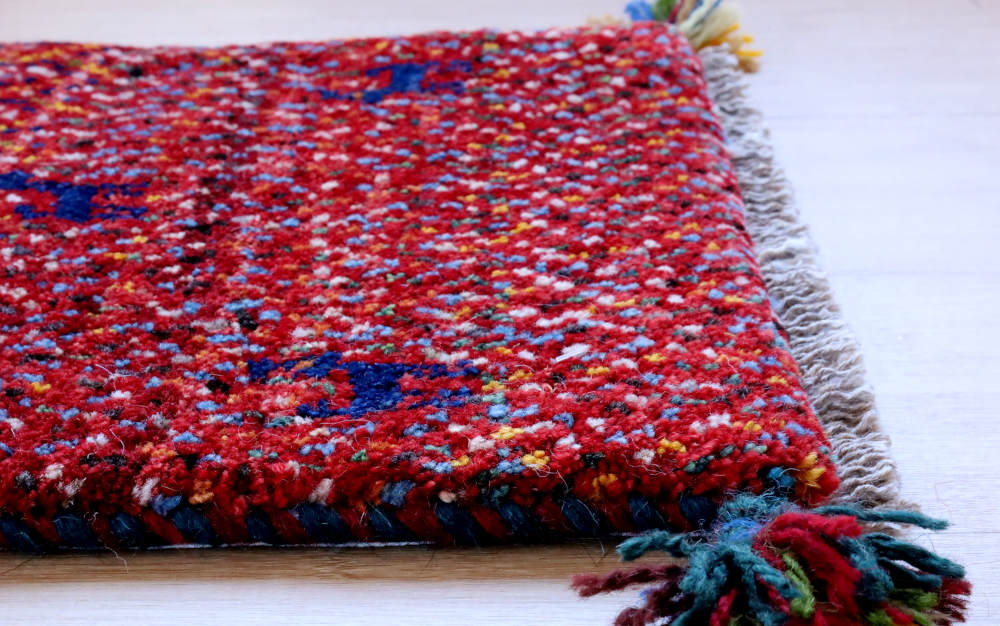 ギャッベ座布団の厚みや縁かがりの状態　