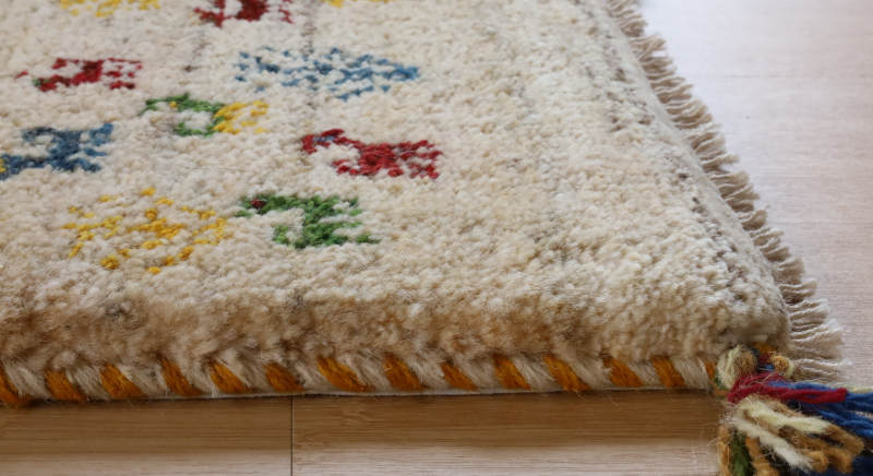 ギャッベ座布団の厚みや縁かがりの状態　