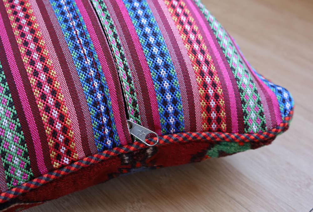 オールドペルシャ絨毯のクッションカバー