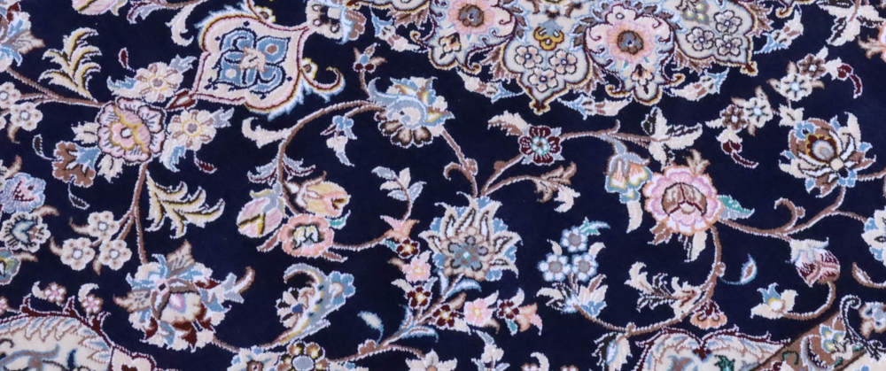 シャーアッバース模様を織り込んだナイン産ペルシャ絨毯