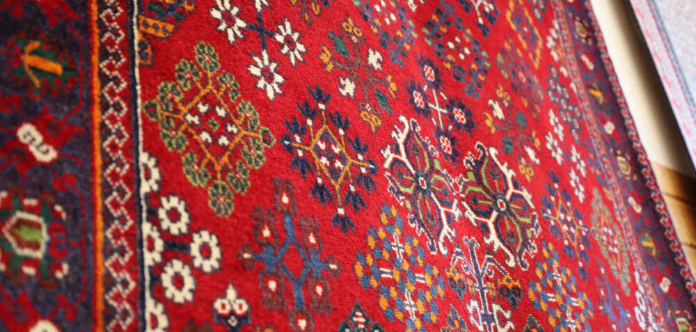 ジョーザンの村で織られたペルシャ絨毯。工房織りに負けず細やかで美しい。