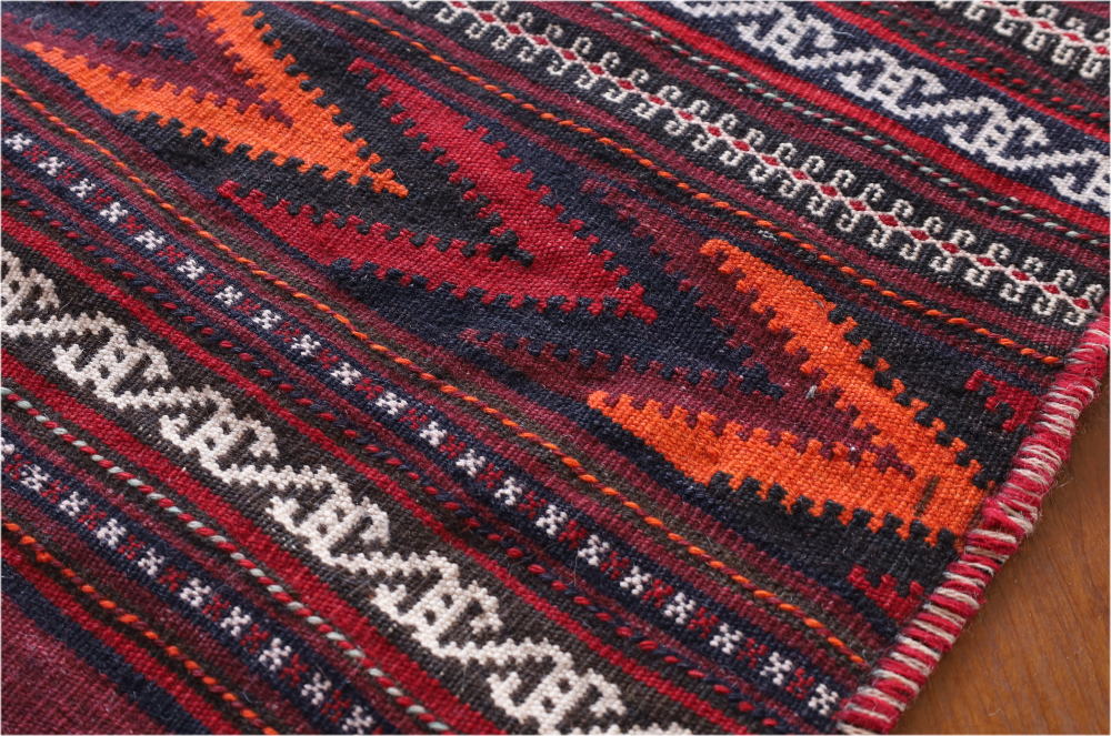 バルーチ族のオールドキリム 玄関マットサイズ 深い藍色と赤紫