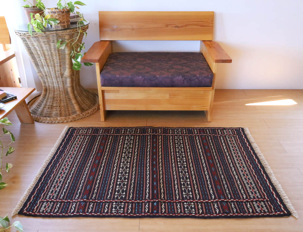 キリム玄関マット　イラン・カラート産　129×84cm 室内イメージ