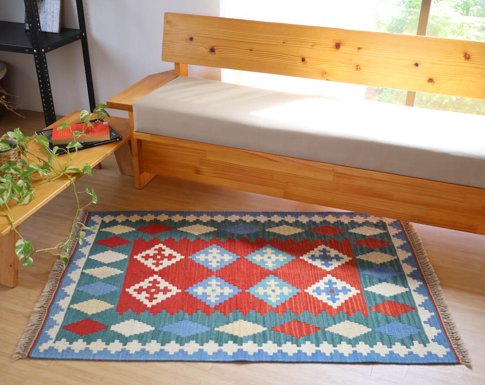 キリム玄関マット　イラン・シーラーズ産　133×87cm 室内イメージ