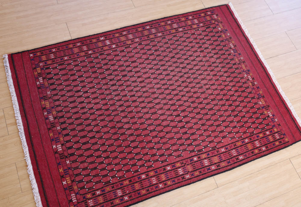 トルクメン族ヴィンテージオールドキリム　147×103cm 全体像