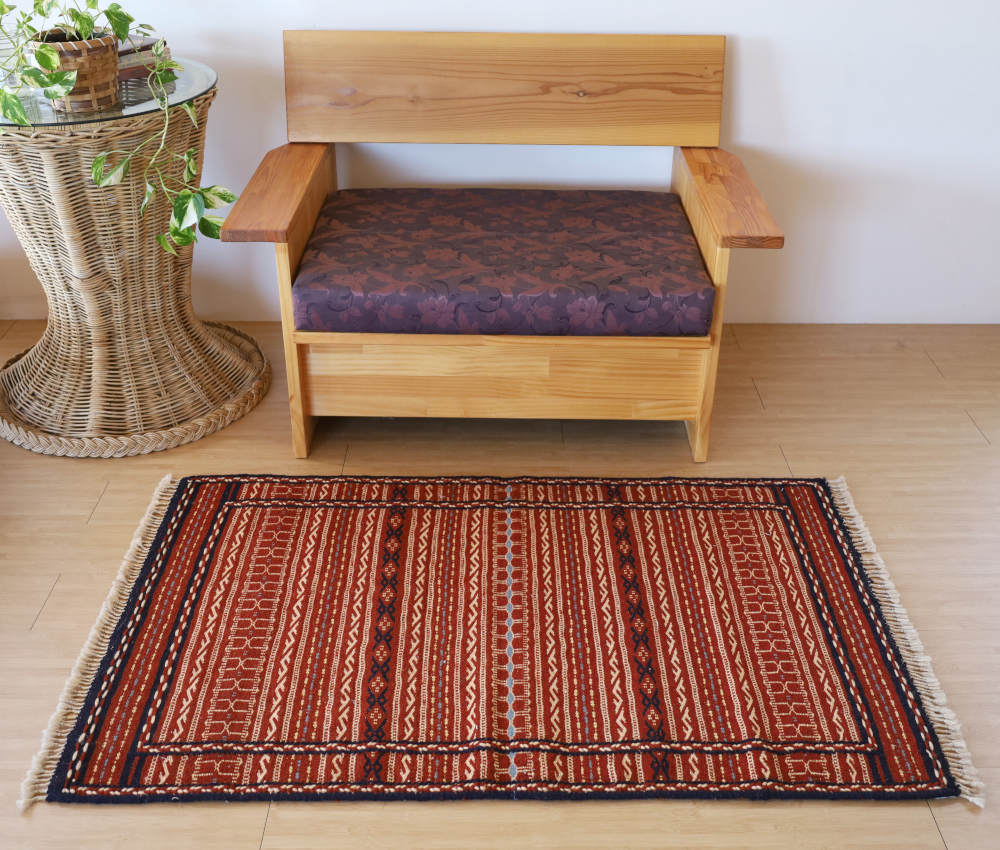 キリム玄関マット　イラン・カラート産　129×83cm 室内イメージ