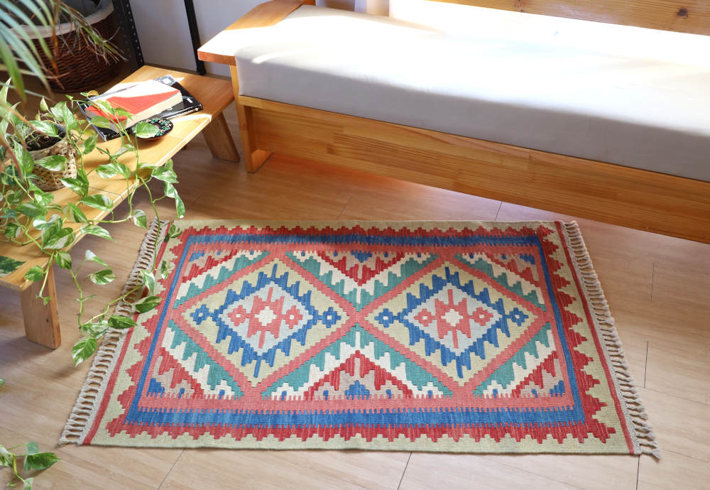 キリム玄関マット　イラン・シーラーズ産　121×78cm 室内イメージ