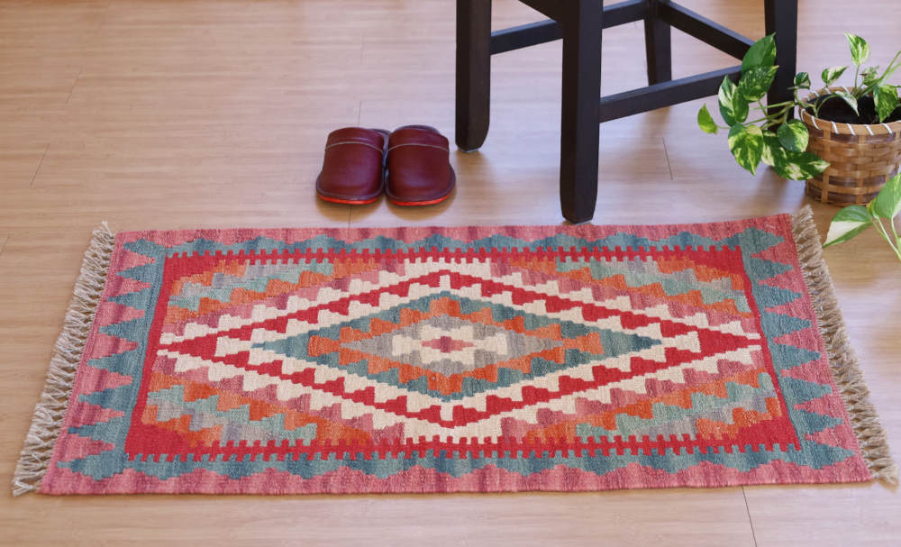 キリム玄関マット　イラン・シーラーズ産　90×63cm 室内イメージ