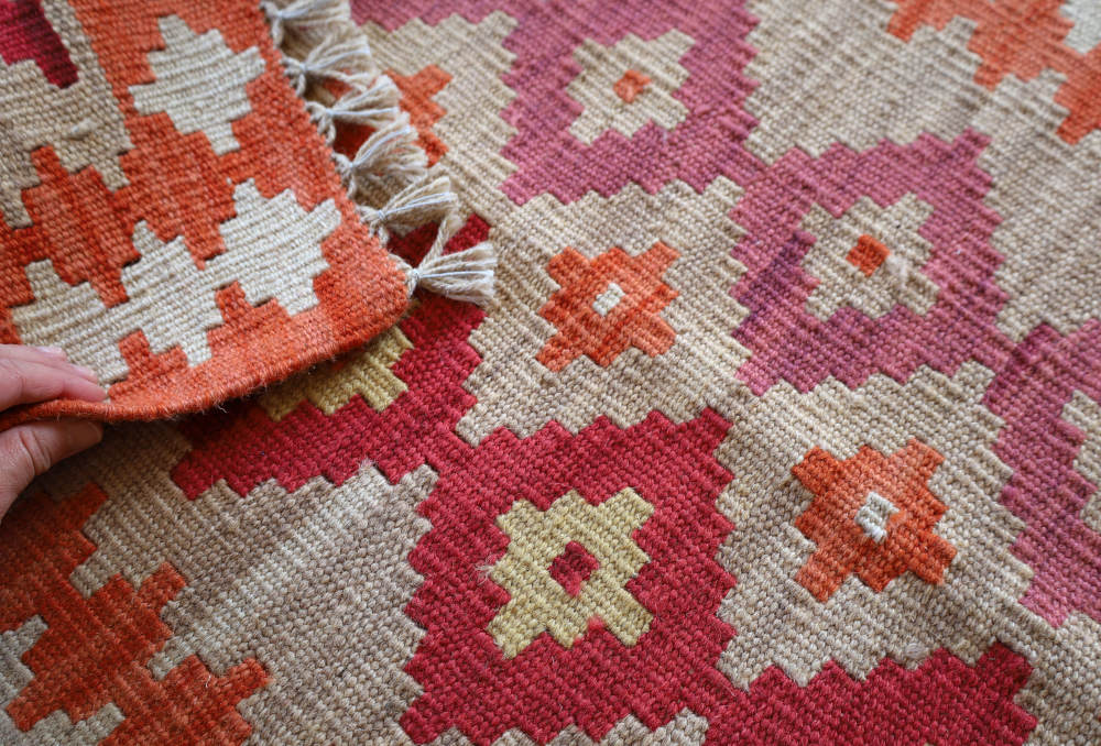 キリム玄関マット　イラン・シーラーズ産　87×66cm 織り目の様子と裏面をめくったところ