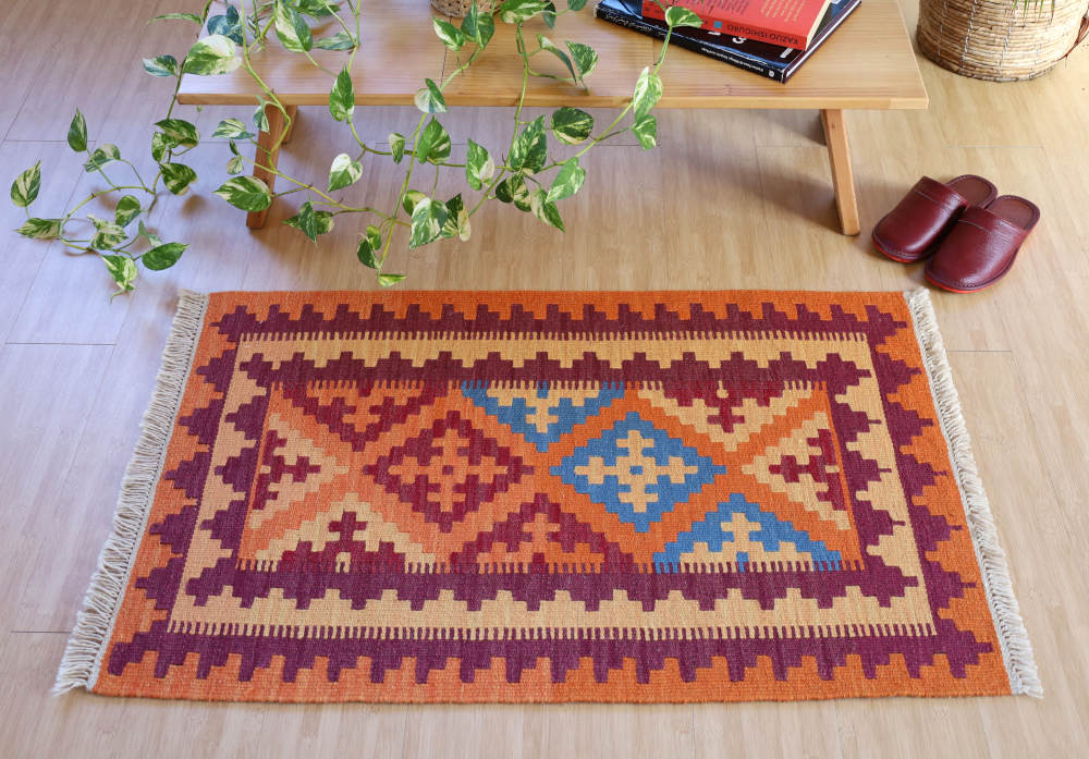 キリム玄関マット　イラン・シーラーズ産　100×64cm 室内イメージ