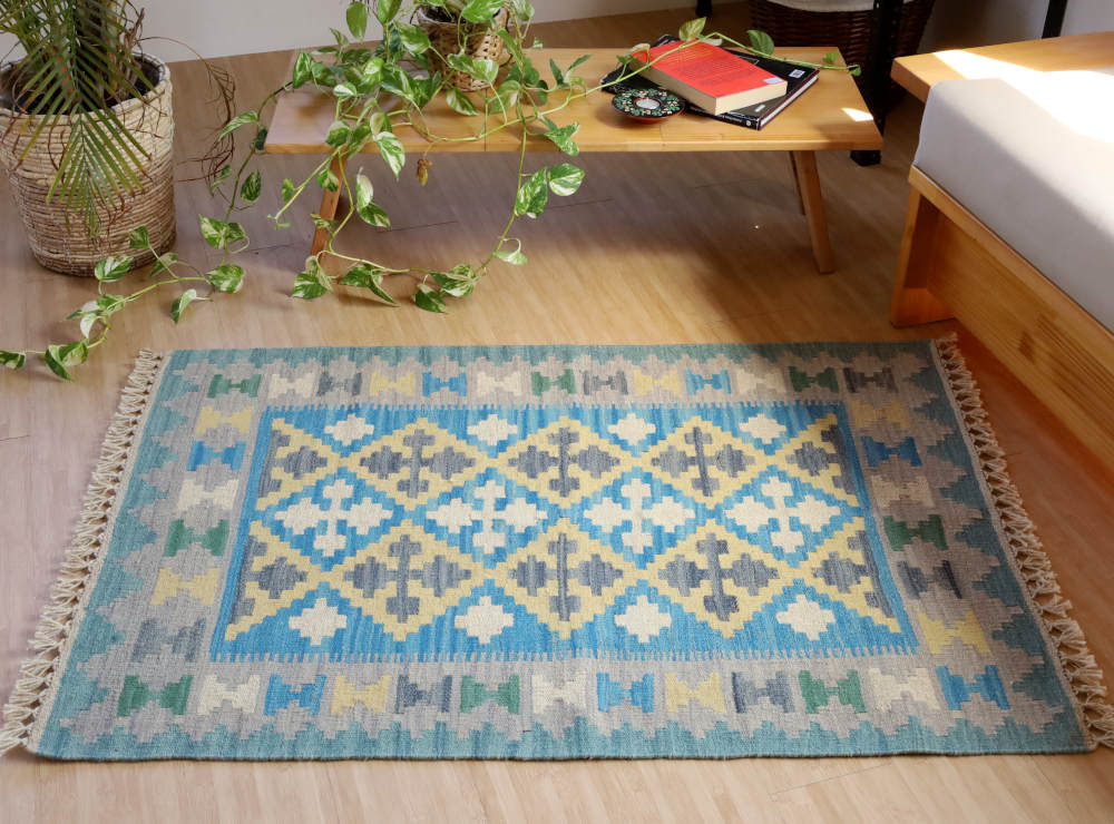 キリム玄関マット　イラン・シーラーズ産　121×84cm 室内イメージ