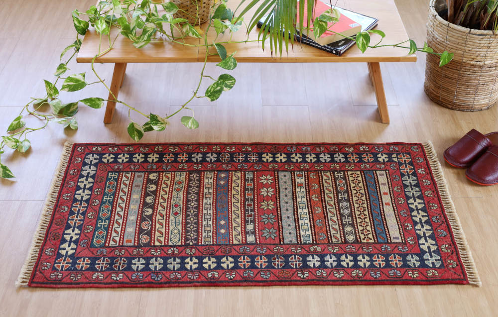 キリム玄関マット　イラン・ダシュテモガン産　107×56cm 室内イメージ