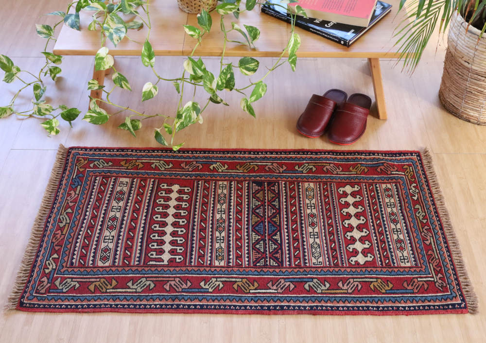 キリム玄関マット　イラン・ダシュテモガン産　102×54cm 室内イメージ