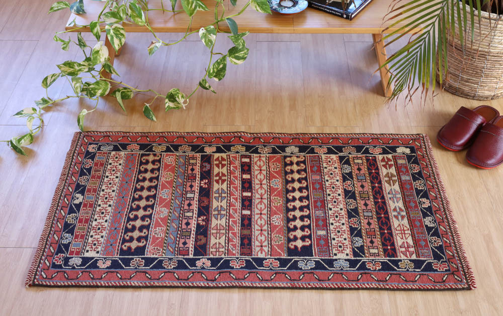 キリム玄関マット　イラン・ダシュテモガン産　101×53cm 室内イメージ