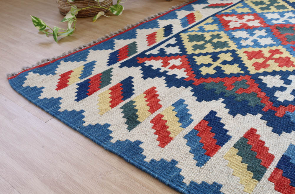 キリム　シーラーズ産　235×170cm　端の模様