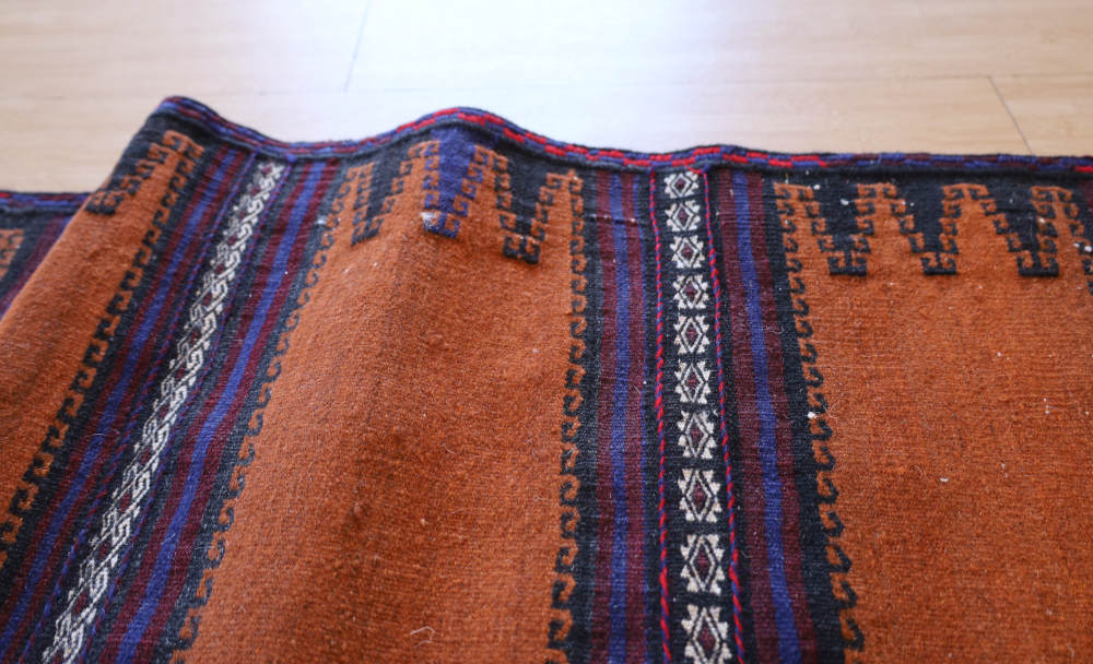 ロングサイズのオールドキリム　イラン・バルーチ族　182×63cm 織り地の様子