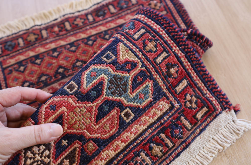 シルジャン産オールドスマックキリム　53×37cm 織りや細部の様子
