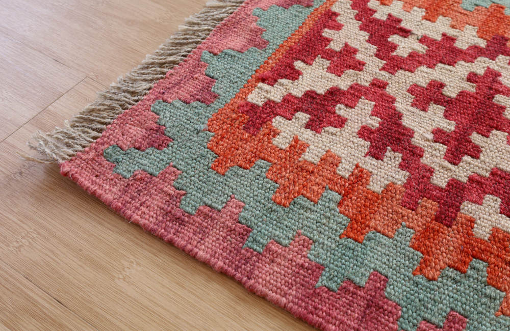 シーラーズ産ミニキリム　61×44cm 織りや細部の様子