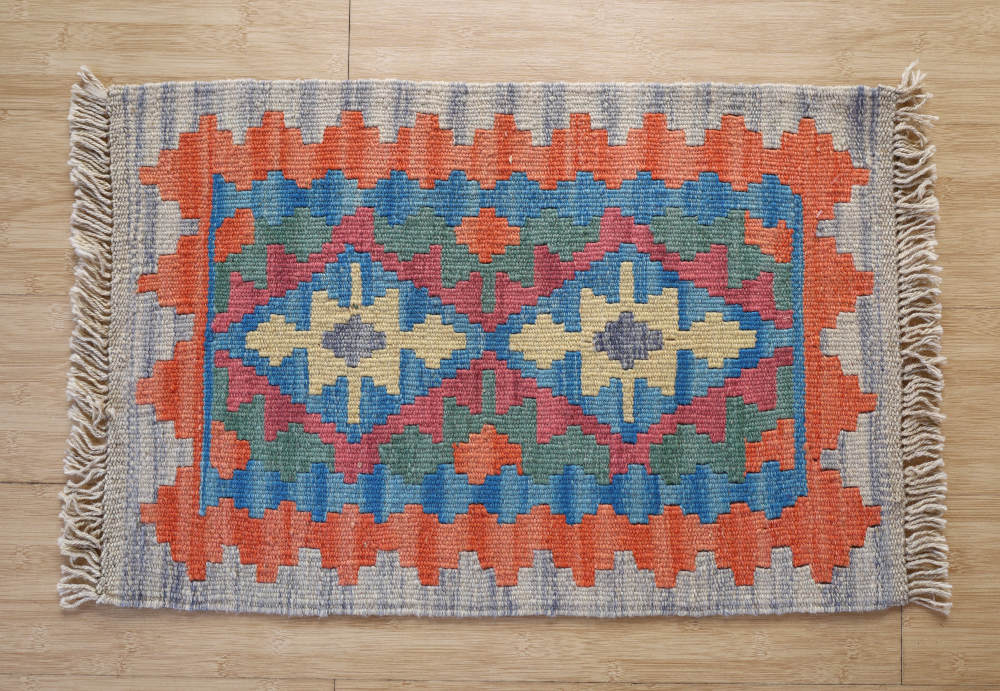 シーラーズ産ミニキリム　64×43cm 全体像