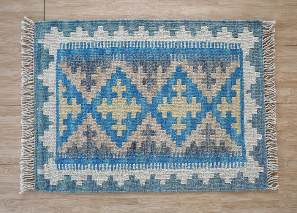 シーラーズ産ミニキリム　60×45cm 全体像