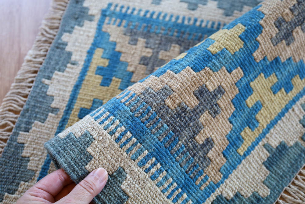 シーラーズ産ミニキリム　60×45cm 織りや細部の様子