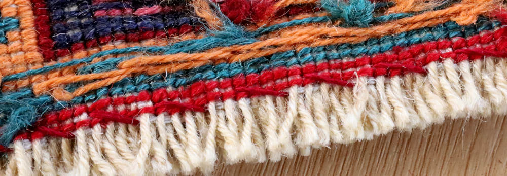 織り端の縫い止め部分