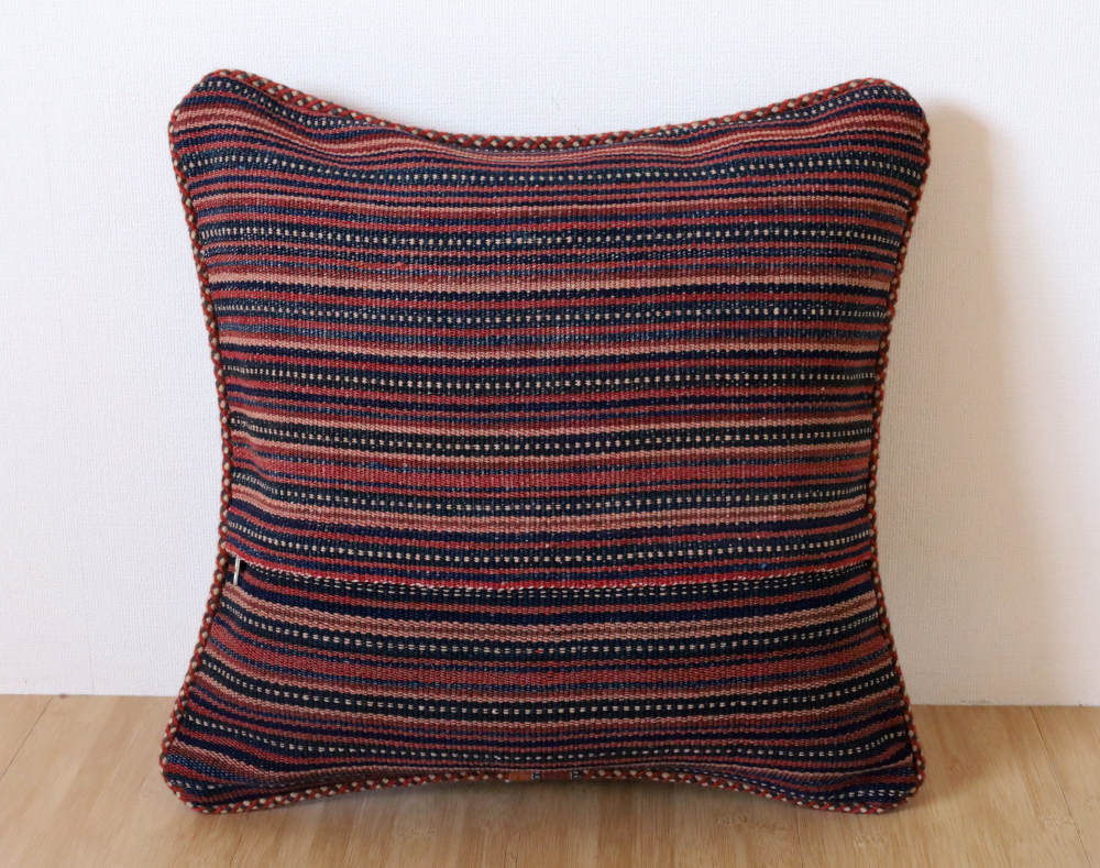 オールドキリムクッションカバー yk21542（42×43cm）表面・手織り、風合いのある一枚