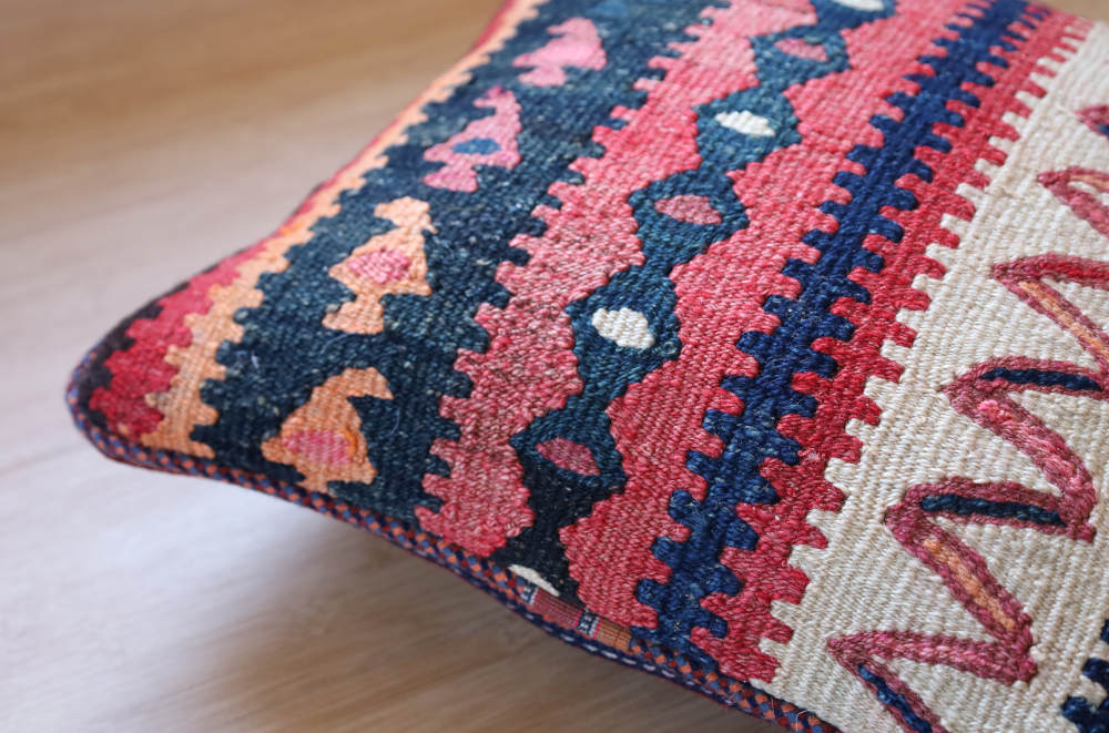 オールドキリムクッションカバー 裏面：手織りオールドジャジム