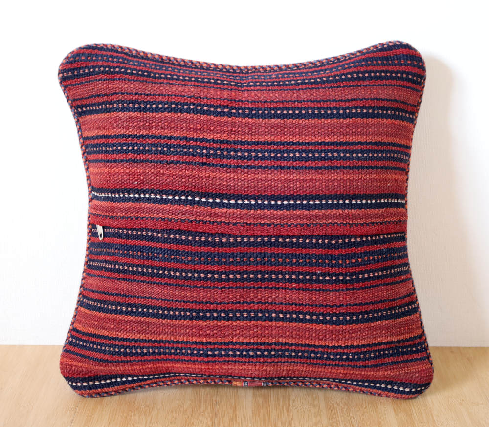 オールドキリムクッションカバー yk21543（42×42cm）表面・手織り、風合いのある一枚