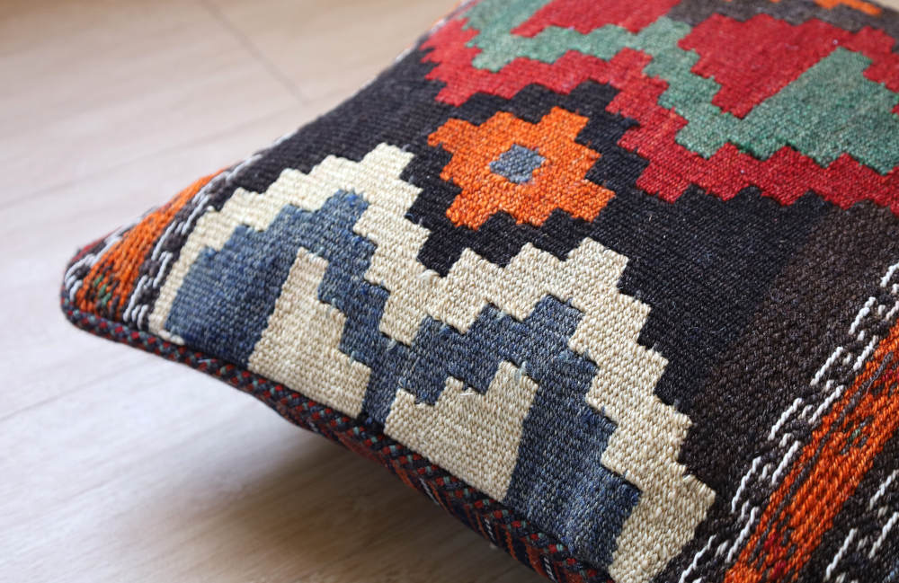 オールドキリムクッションカバー 裏面：手織りオールドジャジム