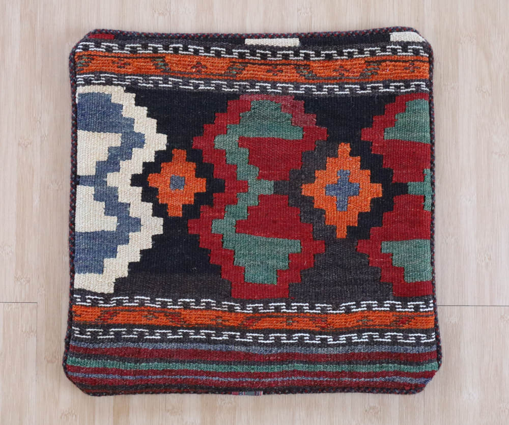 ファスナーは裏面。45cm角のヌードクッション対応