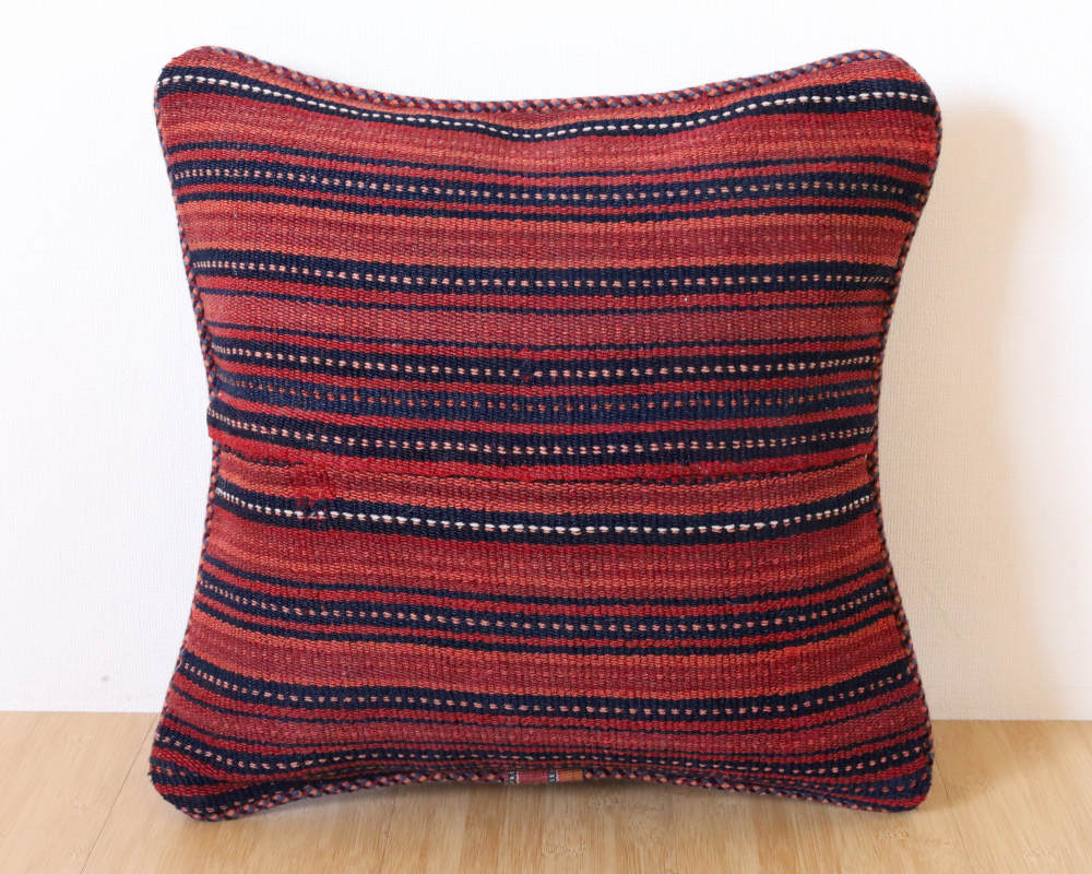 オールドキリムクッションカバー yk21551（43×43cm）表面・手織り、風合いのある一枚
