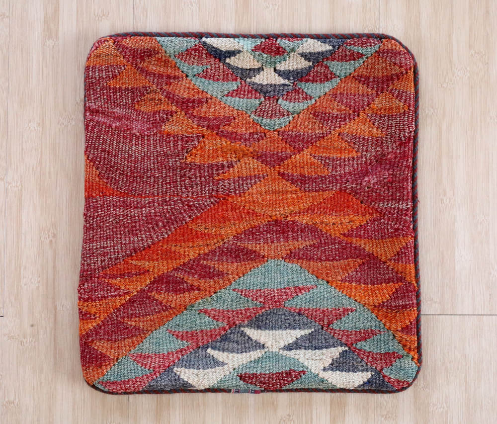 ファスナーは裏面。45cm角のヌードクッション対応