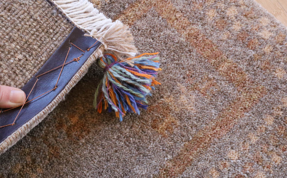 ギャッベ座布団の毛足と裏面の様子