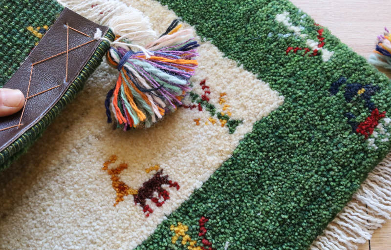 ギャッベ座布団cz21659の毛足と裏面の様子