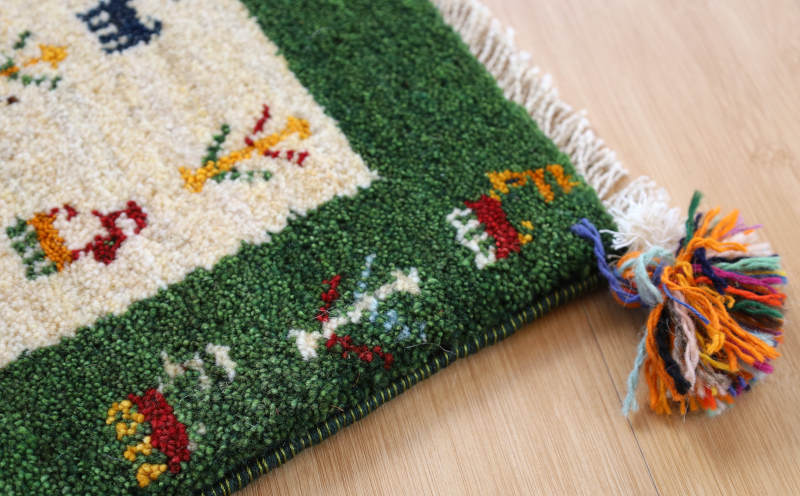 ギャッベ座布団cz21659の厚みや縁かがりの状態