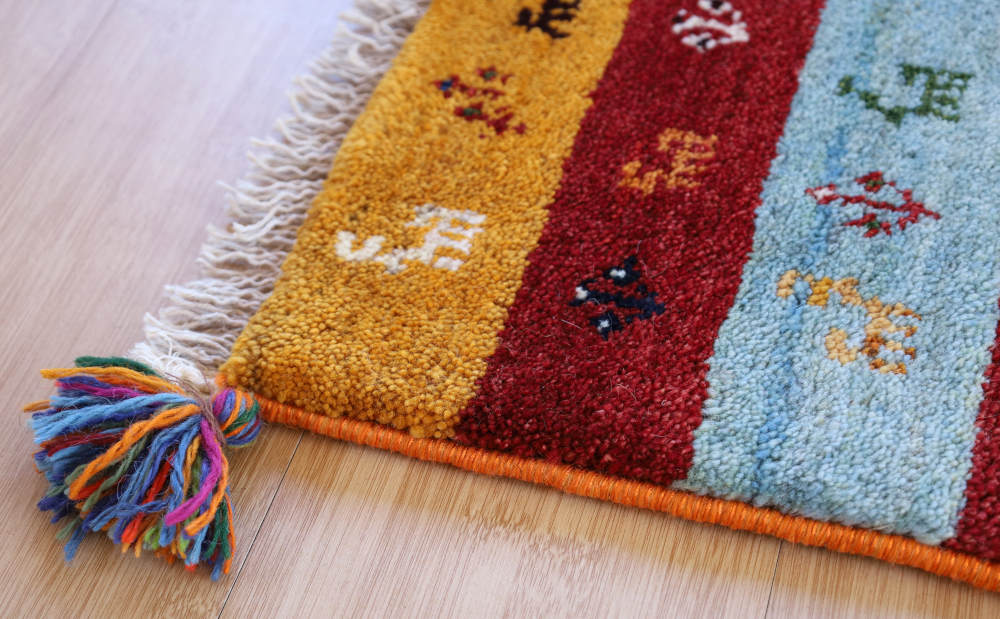 ギャッベ座布団の厚みや縁かがりの状態　