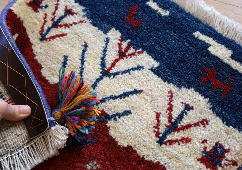 ギャッベ座布団cz21666の毛足と裏面の様子