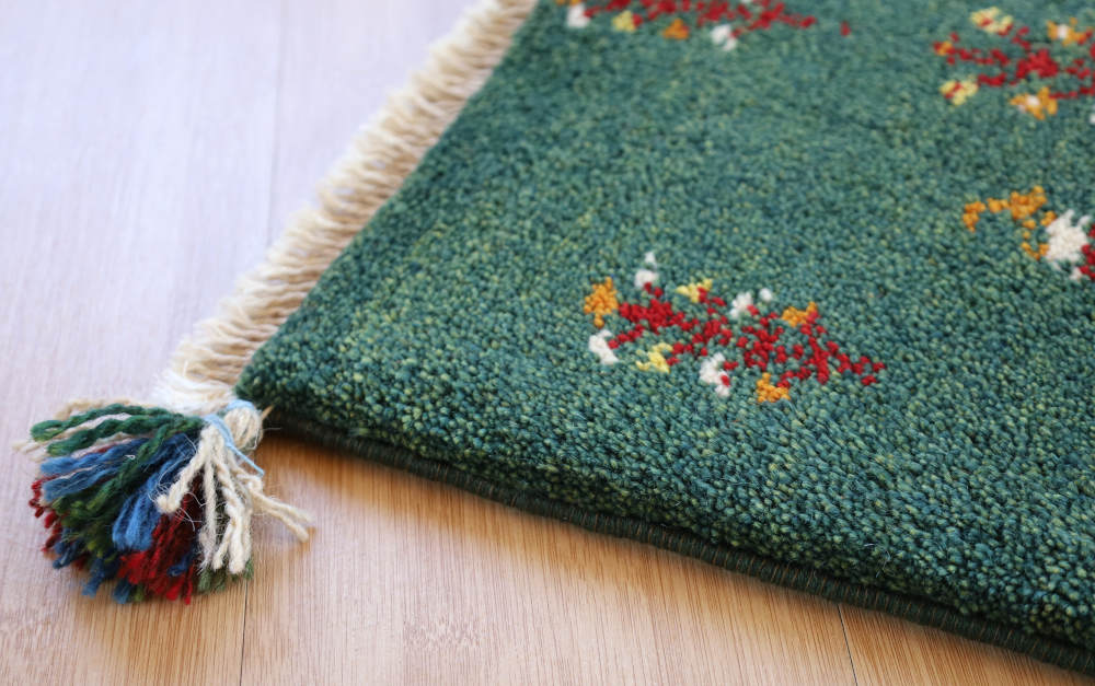 ギャッベ座布団cz21669の厚みや縁かがりの状態