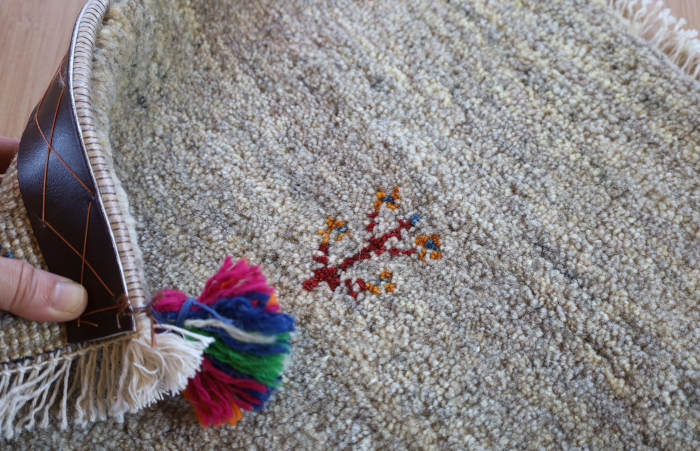 ギャッベ座布団cz21673の毛足と裏面の様子